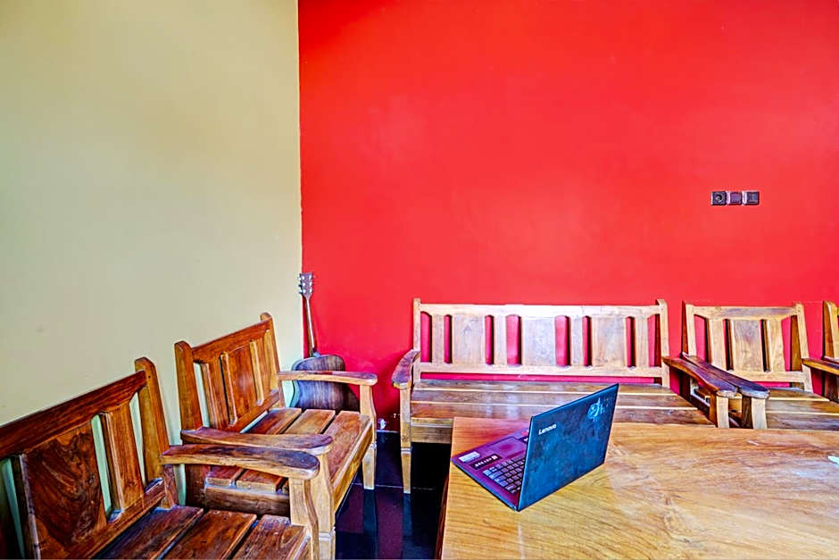 OYO Life 93036 Eddy Homestay Syariah