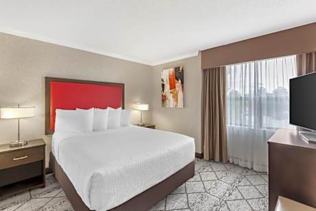 Best Western Plus Rose City Suites