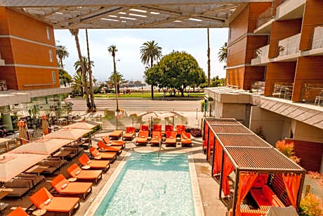 Shore Hotel