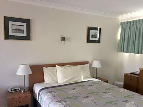 Queen Room with Kitchenette