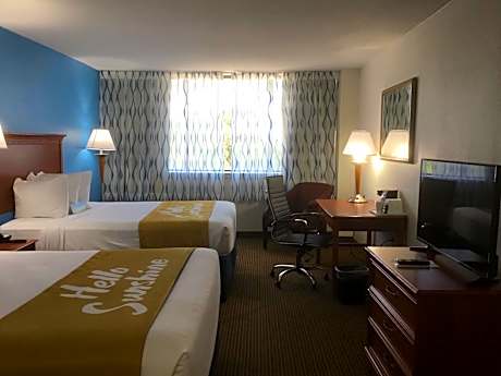 Deluxe Queen Room with Two Queen Beds - Non-Smoking