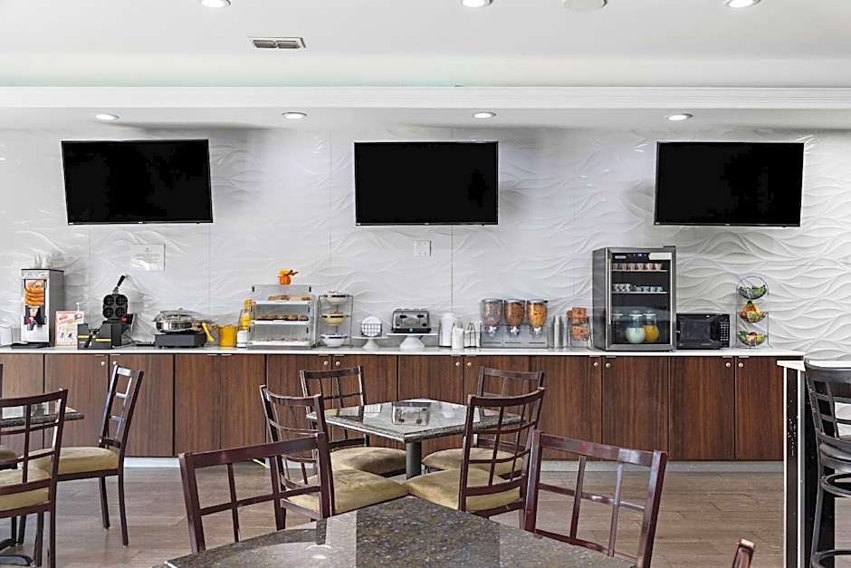 La Quinta Inn & Suites by Wyndham Raymondville