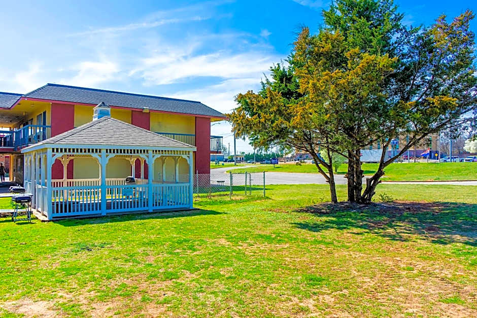 Castle Inn & Suites By OYO Chickasha