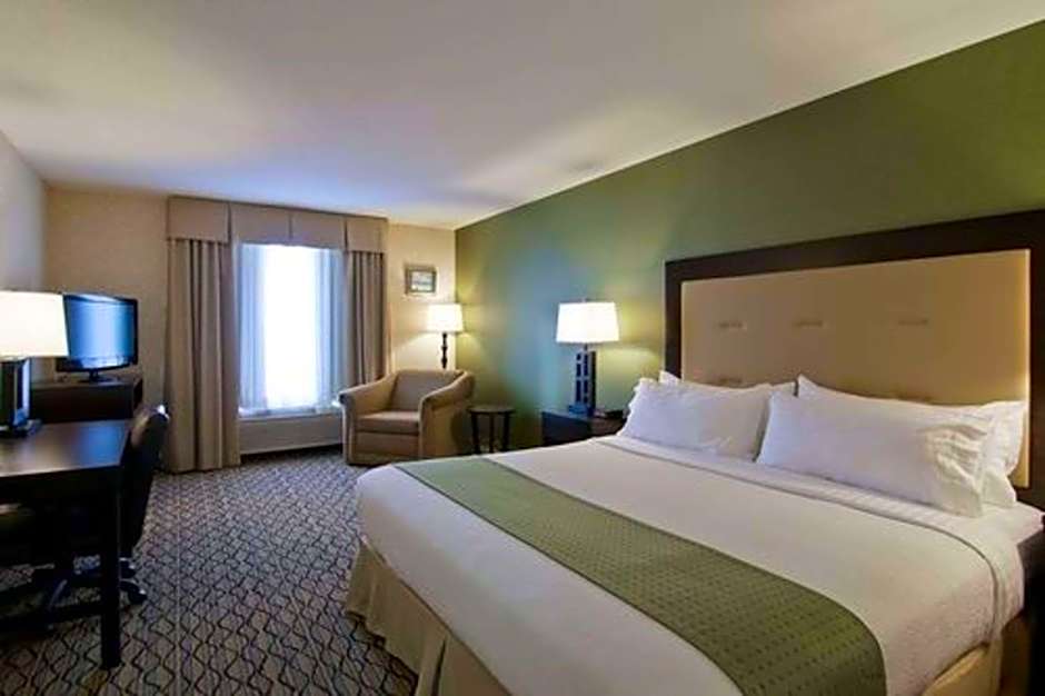 Photo 1 of 5 of 1 King Bed
