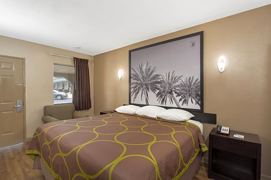 Super 8 by Wyndham Pensacola NAS Area