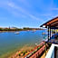 Burnett Riverside Hotel