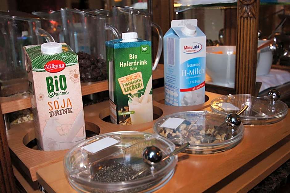 UNO Hotel Chapeau Noir - Free Parking