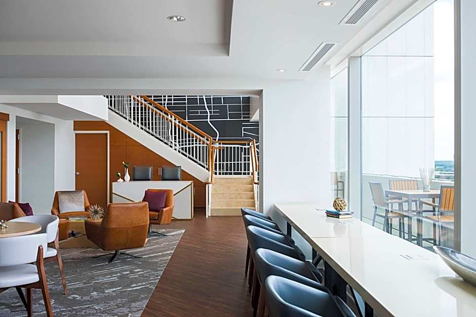 Renaissance by Marriott Schaumburg Convention Center Hotel