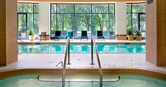 DoubleTree Suites by Hilton Hotel & Conference Center Chicago-Downers Grove