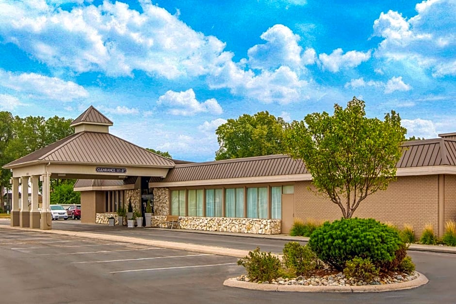 Ramada by Wyndham Midtown Grand Island