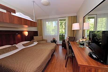 Family Room Including Spa Access