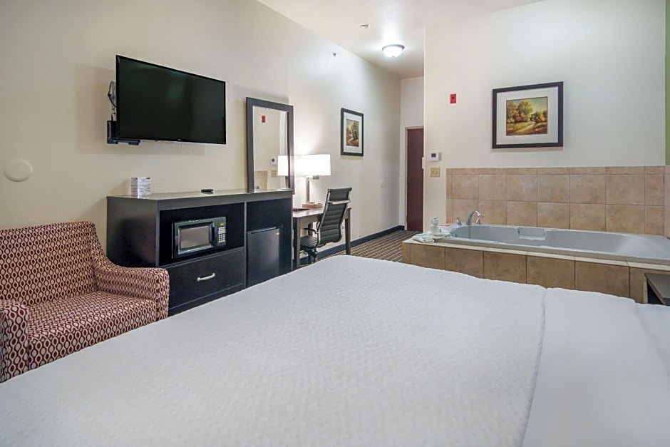 Clarion Inn & Suites Weatherford South