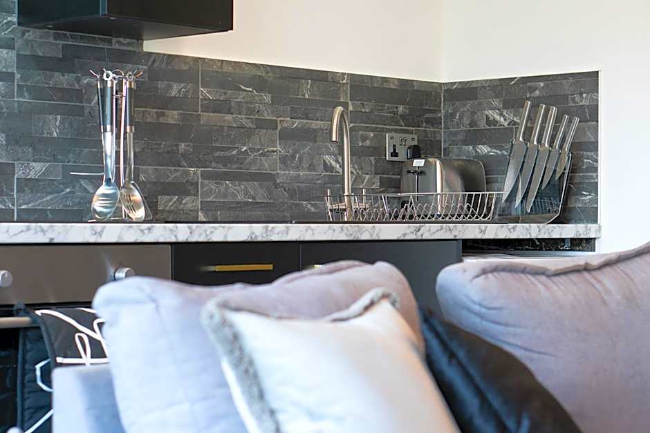 Studio & 1 Bedroom Apartments - PE1 - Contractor Friendly - Free Parking - Sofa Beds - Sky TV - Full Kitchen - Washer Dryer - WiFi