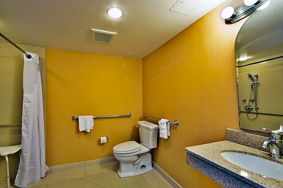 Holiday Inn Hotel & Suites Nashua – Nashua, NH