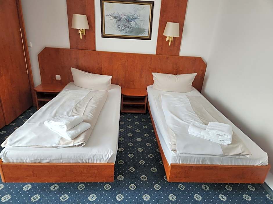 Hotel Hoyers in Pinneberg, Free Parking and WiFi