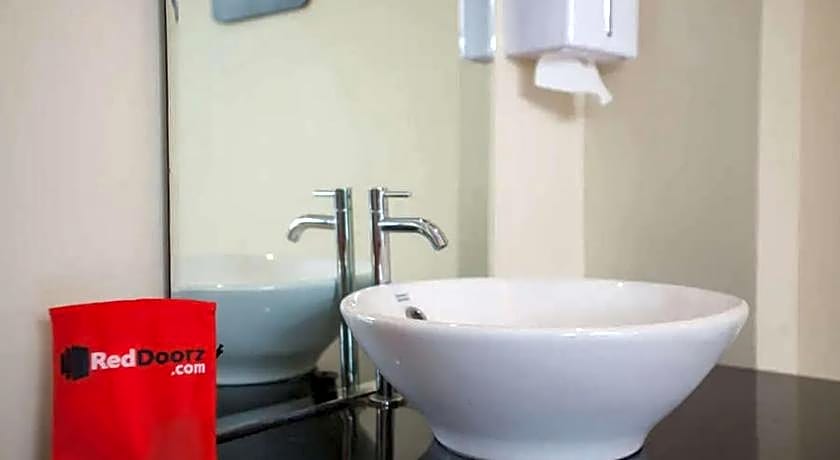 RedDoorz Premium @ Jalan Cengkeh Malang