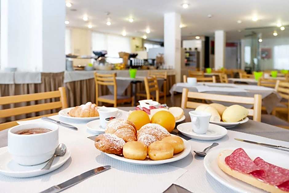Hotel Junior by OasiGroup Hotels