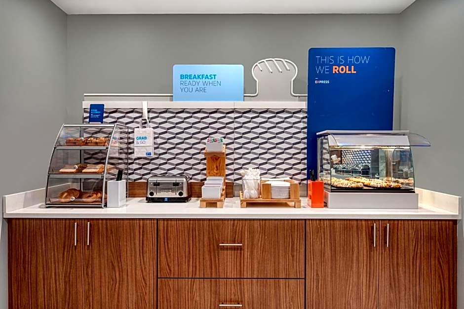 Holiday Inn Express & Suites Wadsworth by IHG