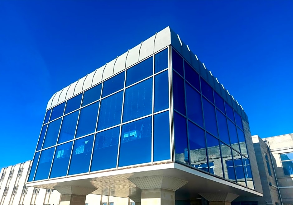 Admiralty Hotel & Restaurant