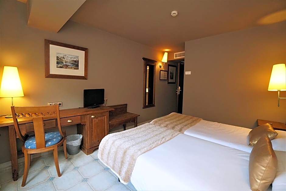 Photo 1 of 4 of Single Room