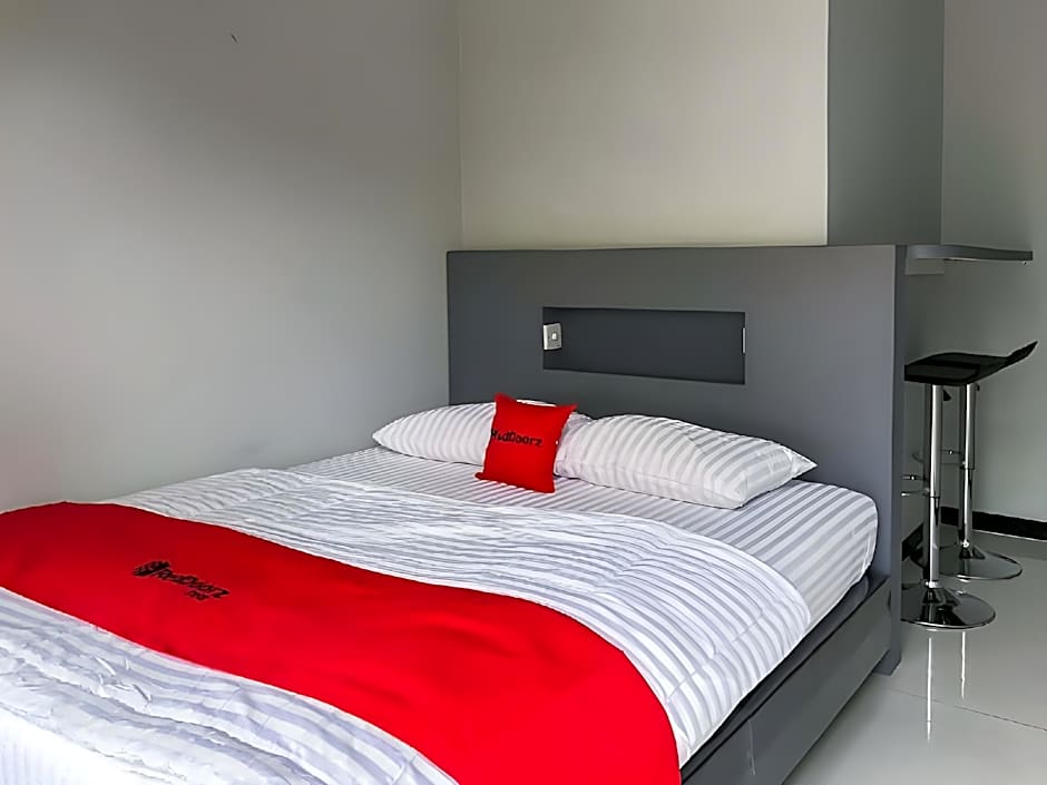 RedDoorz Plus Syariah @ Jalan Endro Suratmin Lampung