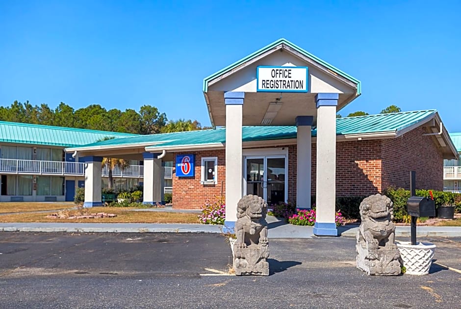 Motel 6 Tifton, GA