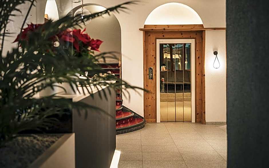 Hotel National by Mountain Hotels