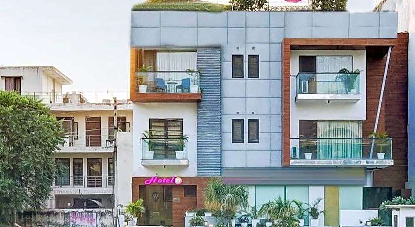 Stately Suites - Golf Course Road