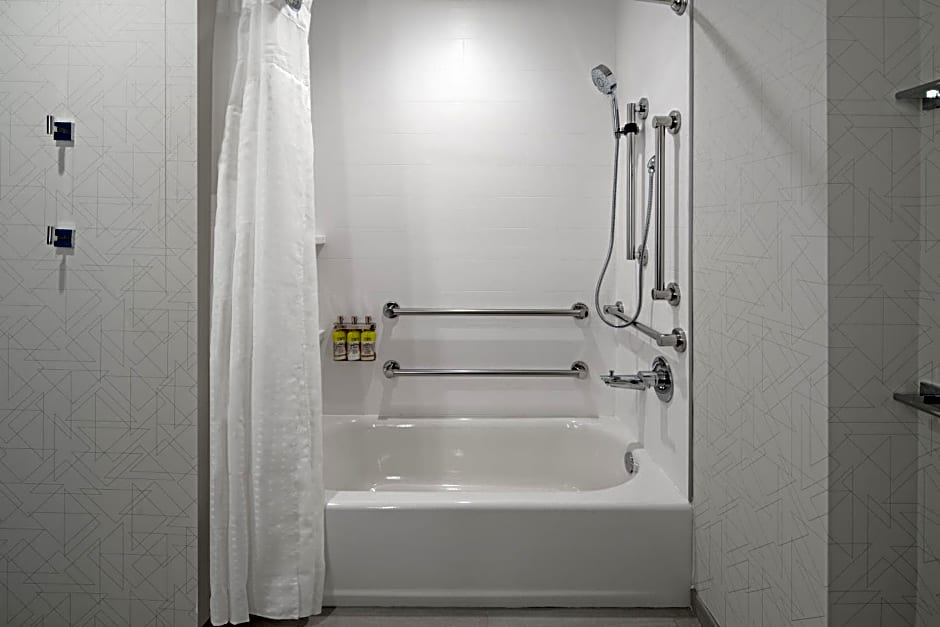 Holiday Inn Express & Suites - Palm Desert - Millennium By IHG