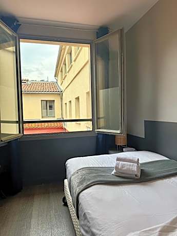 Single Room - Patio or Street view