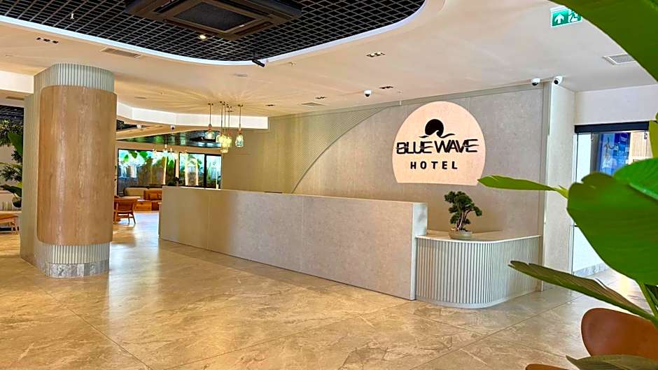 Blue Wave Suite Hotel