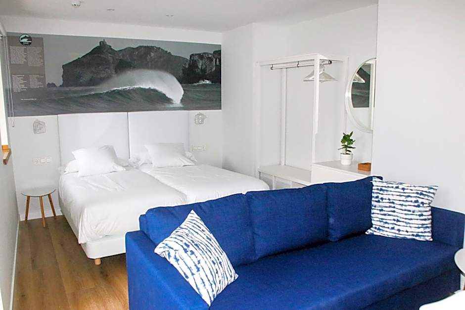 Apartamentos Mundaka Surf Camp