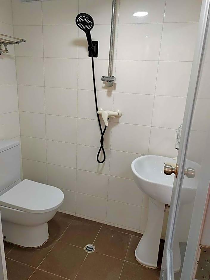 Le Cong Fraternal Guest House