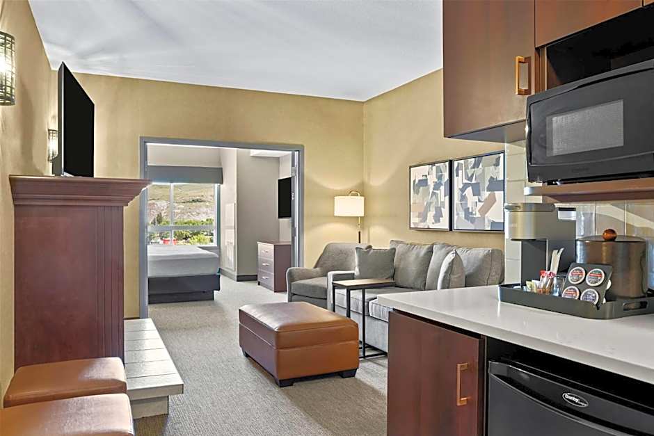 Ramada by Wyndham Drumheller Hotel & Suites