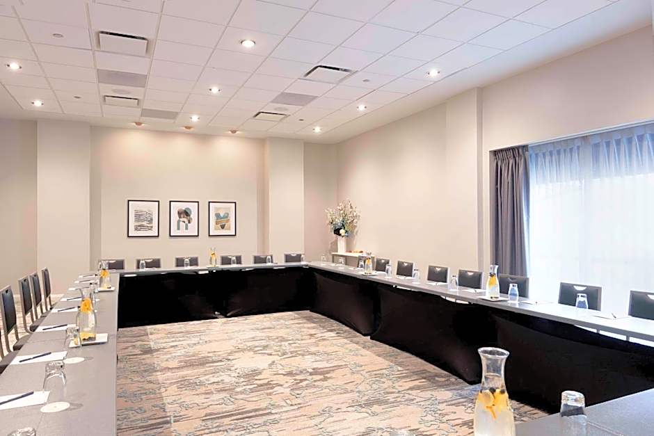 DoubleTree by Hilton Chicago - North Shore Conference Center
