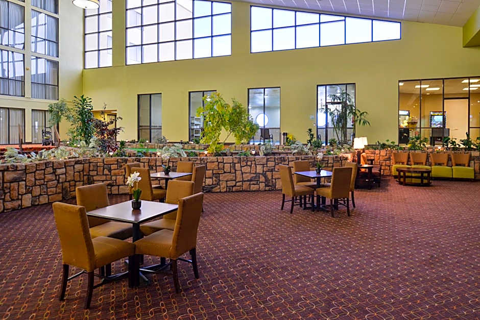Ramada Plaza by Wyndham Sheridan Hotel & Convention Center