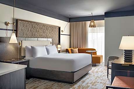 1 King Bed, Nonsmoking