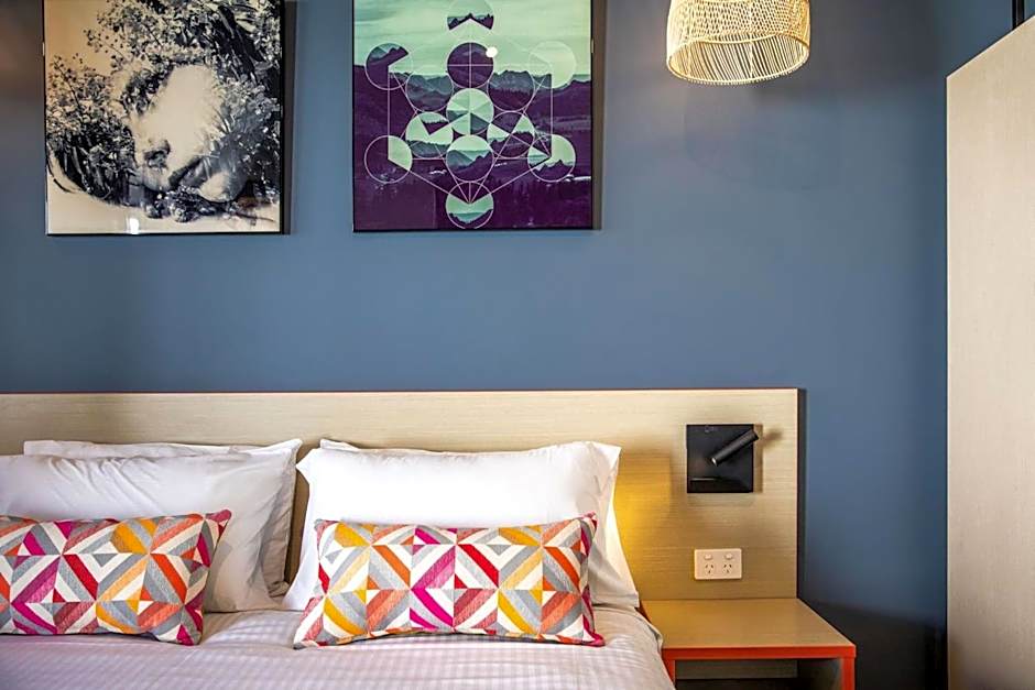 Nightcap at Monash Hotel