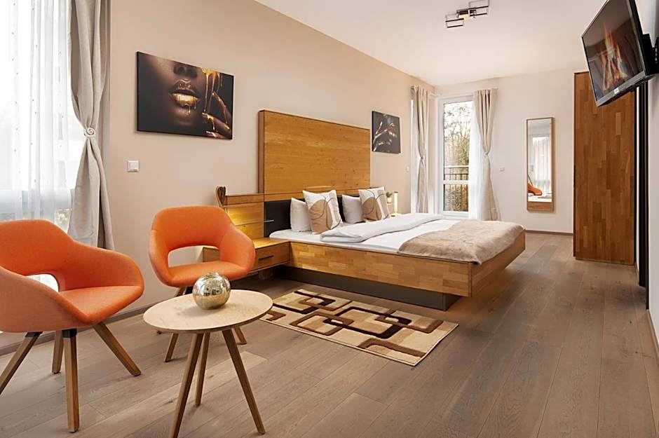 Hotel Vier Jahreszeiten an der Therme & Kliniken Bad Krozingen Nähe Freiburg & Schwarzwald Ideal für Wellness Kur & Business Ausflüge 24h Check In- WLAN & Parken gratis