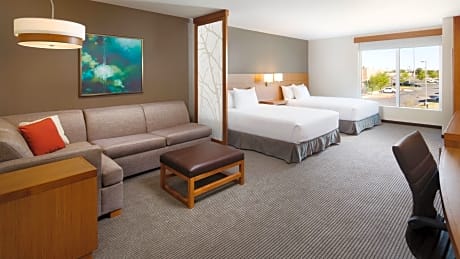 Two Queen Beds (with sofa bed)
