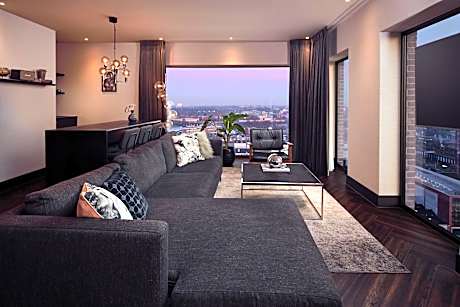 Penthouse Suite South