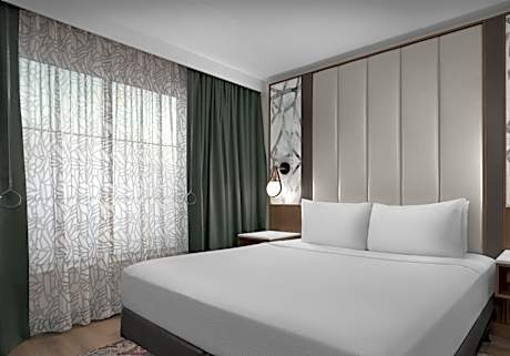 One-Bedroom King Suite - Non-Smoking