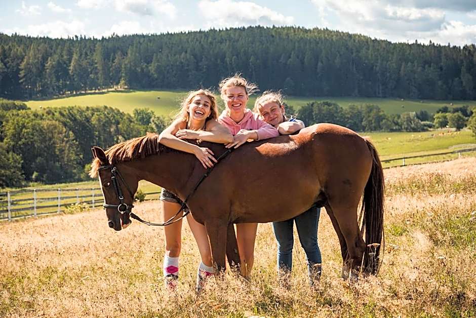 Hotelový a jezdecký areál Dvůr Krutěnice