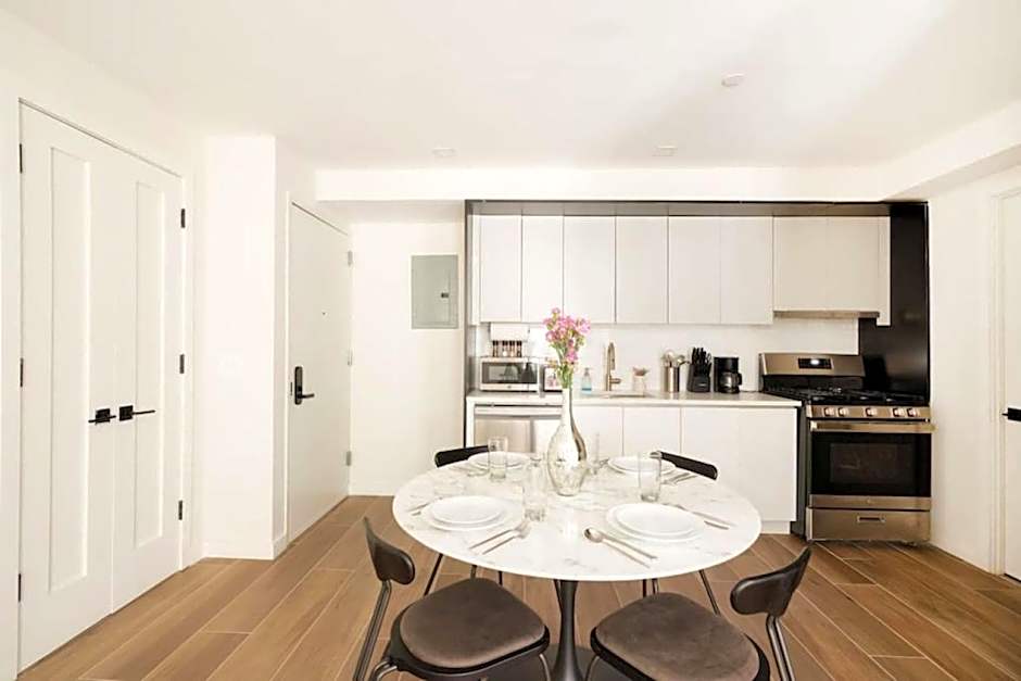 Massive 1BR w Private Patio in Upper East Side