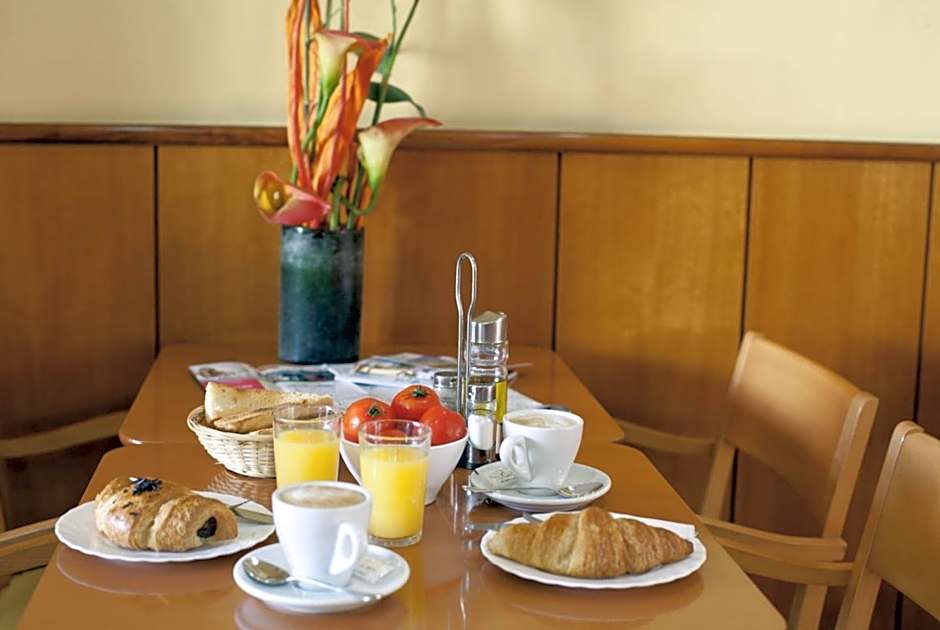 Hotel Ciutat De Sant Adria