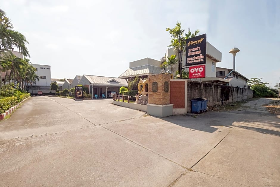 OYO 75382 Chonburi Hotel