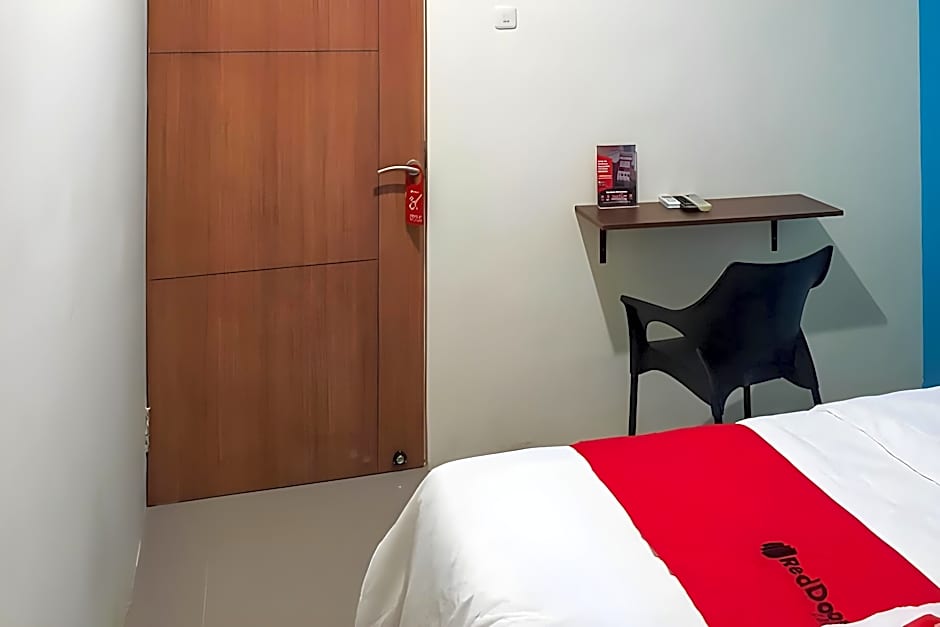 RedDoorz @ Mayjen Sungkono Surabaya