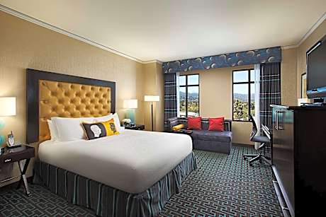 1 King Bed Room 2 Work