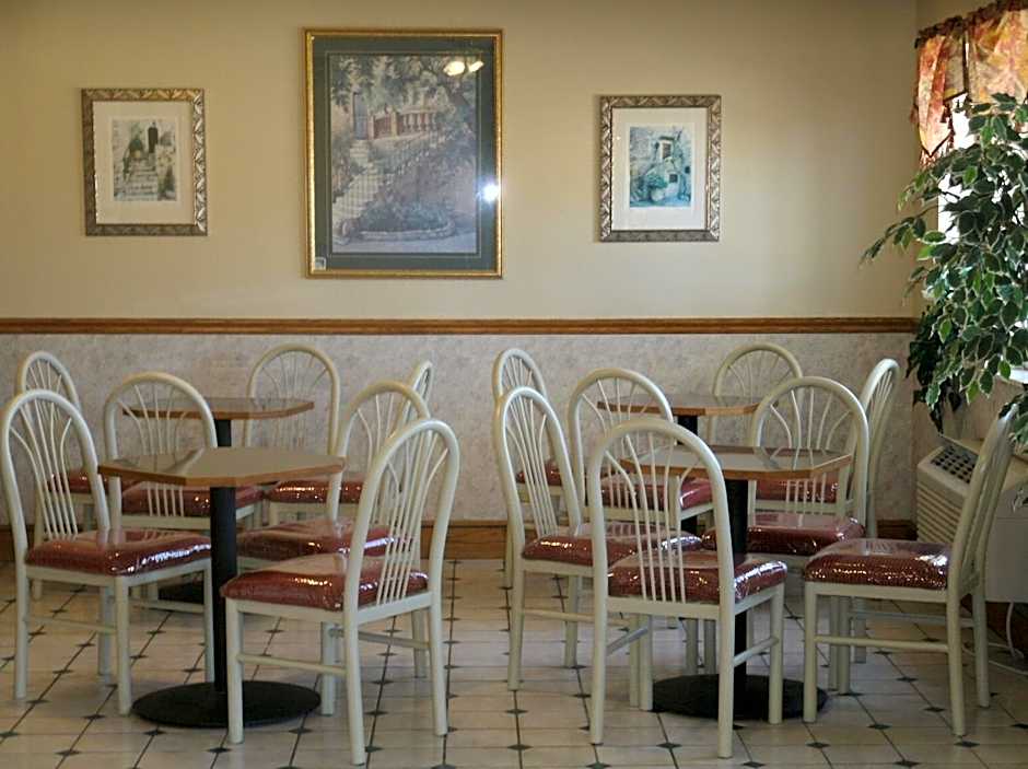 Super 8 by Wyndham Platte City Kansas City Area