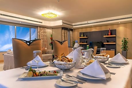 Suite-2 King Beds Non-Smoking Senior Room